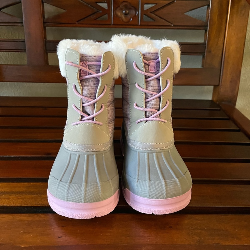 Osh Kosh Girls Toddler Snow Boots  NWT  Size 11